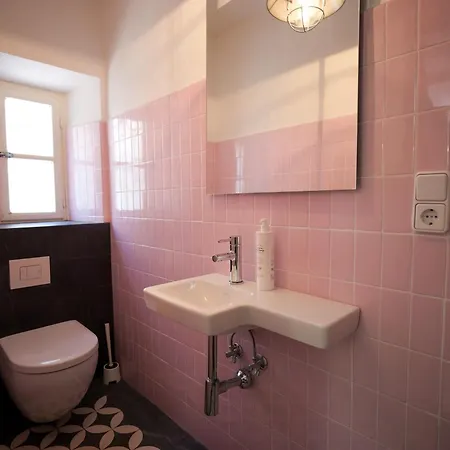 Pottery - By Myhomeincomo Apartment *