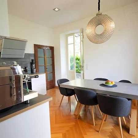 Pottery - By Myhomeincomo Apartment