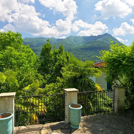 Pottery - By Myhomeincomo Apartment